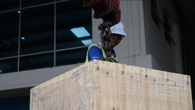 crane loading Universal Testing Machine